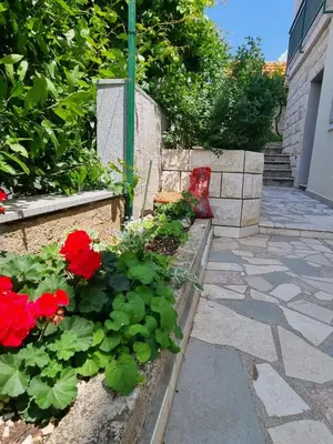 Vrt u objektu APARTMANI TONI POCE 2
