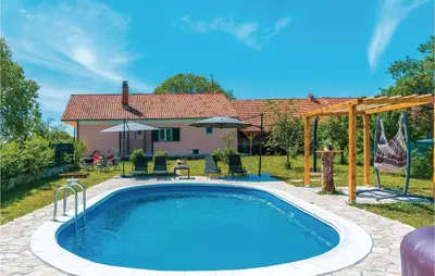 Bazen u objektu Awesome Home In Unesic ili u blizini