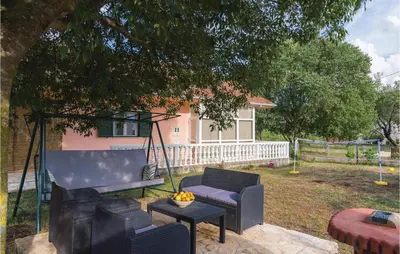 Vrt u objektu Awesome Home In Unesic