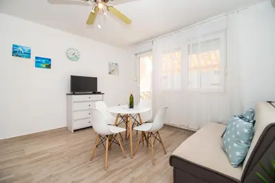 TV i/ili zabavni centar u objektu Apartments Tiho