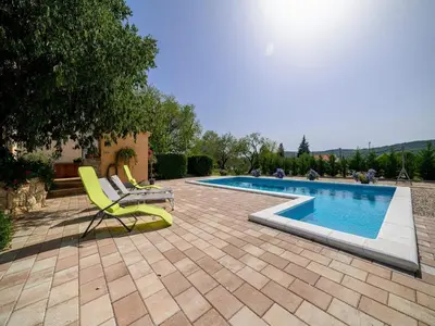 Bazen u objektu Holiday Home Rokoko ili u blizini