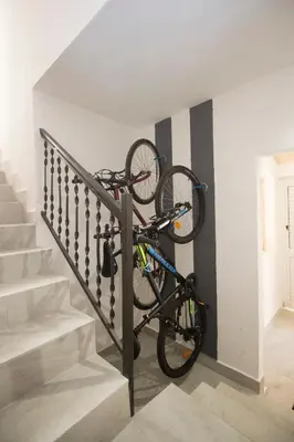Vožnja biciklom pokraj objekta Apartment Betina Inn ili u blizini