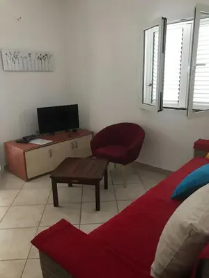 TV i/ili zabavni centar u objektu Apartments by the sea Primosten - 15704
