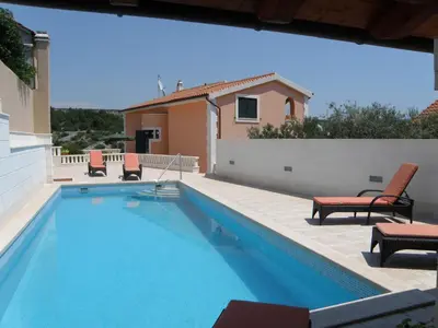 Bazen u objektu Villa Marica Primošten ili u blizini