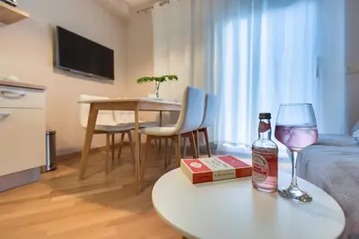 TV i/ili zabavni centar u objektu Apartments Dalmatino