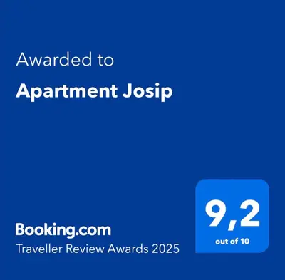 Certifikat, nagrada, logo ili neki drugi dokument izložen u objektu Apartment Josip