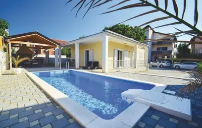 Bazen u objektu Family friendly house with a swimming pool Vodice - 15243 ili u blizini