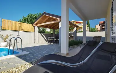 Bazen u objektu Family friendly house with a swimming pool Vodice - 15243 ili u blizini