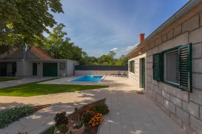 Bazen u objektu Experience VILLAGE LIFE - Jokini Dvori with private pool ili u blizini