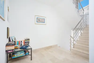 Knjižnica u apartmanu