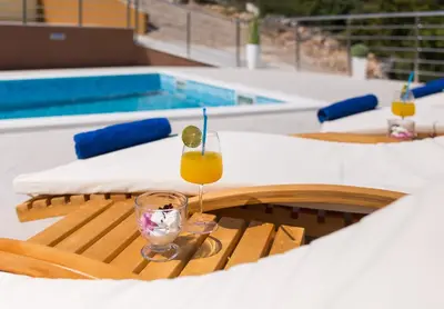 Bazen u objektu Villa Olive Tree ili u blizini