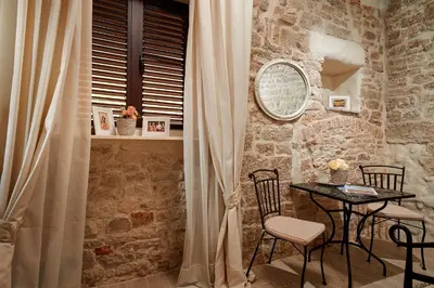 Tlocrt objekta Rustic Apartments Sv Frane in the old town