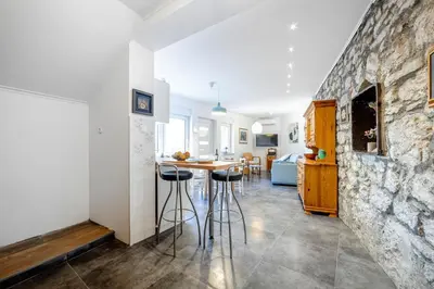 Kuhinja ili čajna kuhinja u objektu Green Oasis City Center Apartment