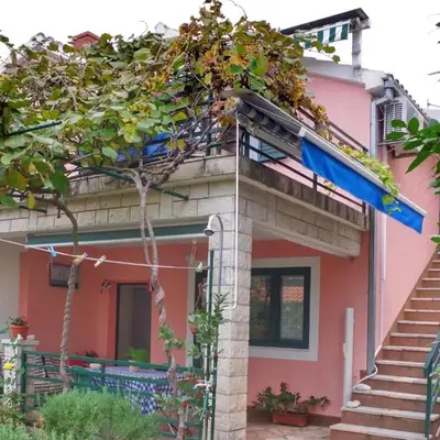 Apartments with parking space Rogoznica - 15876
