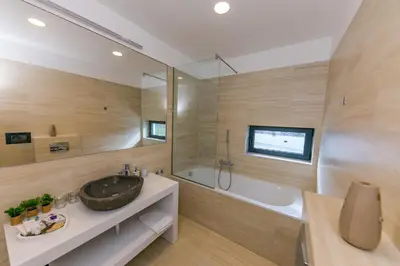 Kupaonica u objektu Villa Korina