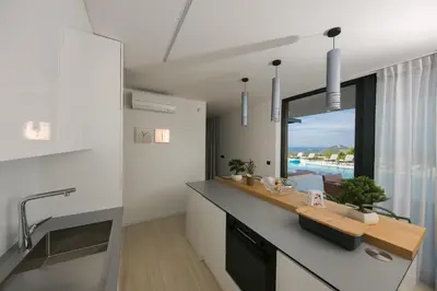 Kuhinja ili čajna kuhinja u objektu Villa Korina