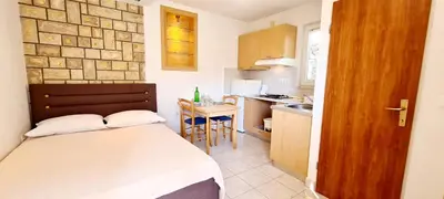 Kuhinja ili čajna kuhinja u objektu Adriatica Apartments