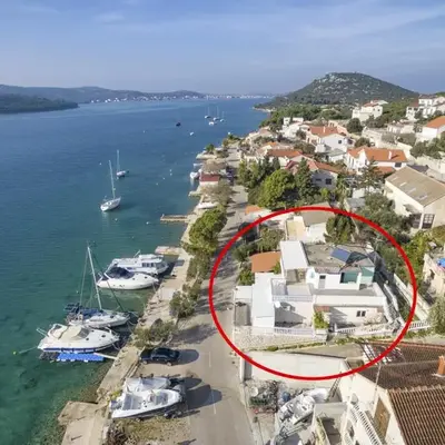 Apartments by the sea Tisno