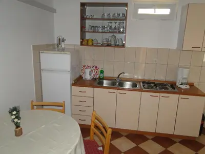 Kuhinja ili čajna kuhinja u objektu Mir Apartments