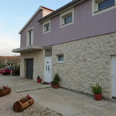 Home Lucić