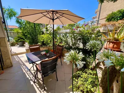 Vrt u objektu Charming Seaside Apartment