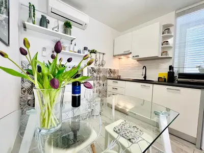 Kuhinja ili čajna kuhinja u objektu Charming Seaside Apartment