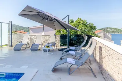 Bazen u objektu Apartments Katic ili u blizini
