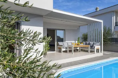 Bazen u objektu Holiday House Libra ili u blizini