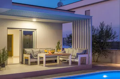 Bazen u objektu Holiday House Libra ili u blizini