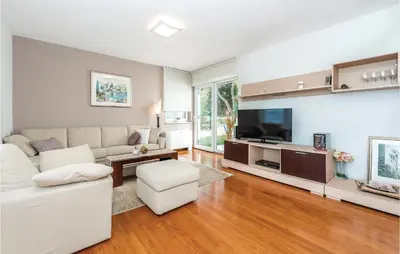 TV i/ili zabavni centar u objektu Five-Bedroom Holiday Home In Rogoznica