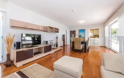 TV i/ili zabavni centar u objektu Five-Bedroom Holiday Home In Rogoznica