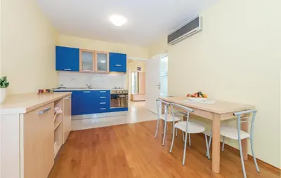 Kuhinja ili čajna kuhinja u objektu Five-Bedroom Holiday Home In Rogoznica