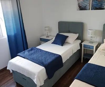 Krevet ili kreveti u jedinici u objektu Apartments by the sea Rogoznica - 11929