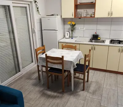 Kuhinja ili čajna kuhinja u objektu Apartments by the sea Rogoznica - 11929