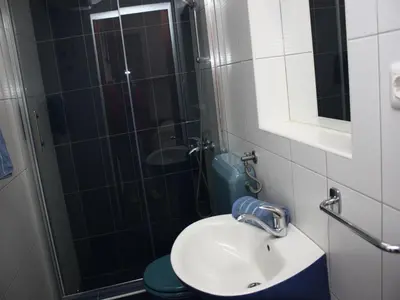 Kupaonica u objektu Grebastica Poolside Villa