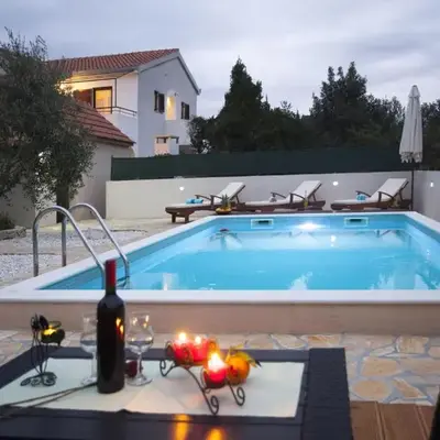 Apartments with swimming pool Razanj