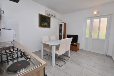 Kuhinja ili čajna kuhinja u objektu Apartments Jere Proto
