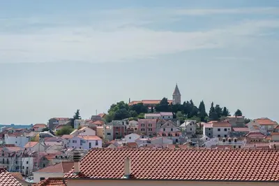 Pogled na grad 'Primošten' ili pogled na grad iz apartmana