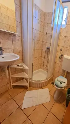 Kupaonica u objektu Visovac Rooms