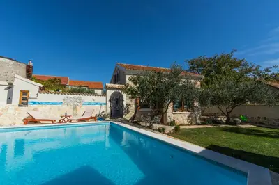 Bazen u objektu Villa Andrija ili u blizini