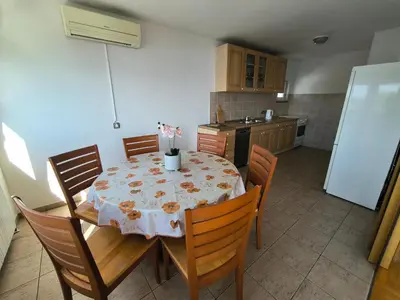 Kuhinja ili čajna kuhinja u objektu Apartmani Suton