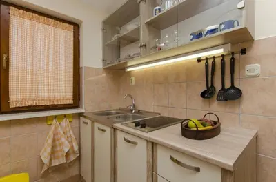 Kuhinja ili čajna kuhinja u objektu Studio Apartment in Ražanj with Sea View, Terrace, Air Conditioning, Wi-Fi (4597-3)