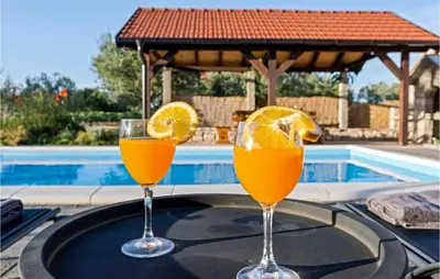 Bazen u objektu Gorgeous Home In Drinovci With Wifi ili u blizini