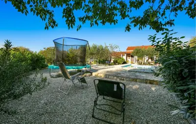 Bazen u objektu One-Bedroom Holiday Home In Konjevrate ili u blizini