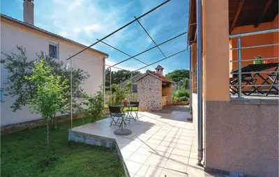 Vrt u objektu Three-Bedroom Holiday Home In Sibenik