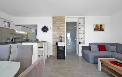 Kuhinja ili čajna kuhinja u objektu Four-Bedroom Holiday Home In Rogoznica