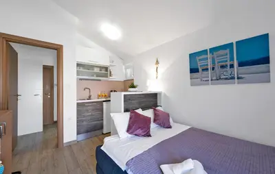 Kuhinja ili čajna kuhinja u objektu Four-Bedroom Holiday Home In Rogoznica