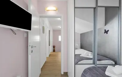 Kupaonica u objektu Four-Bedroom Holiday Home In Rogoznica