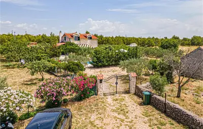 Vrt u objektu Three-Bedroom Holiday Home In Lozovac