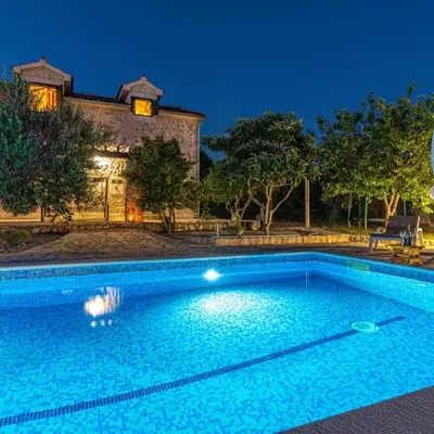 Three-Bedroom Holiday Home In Lozovac